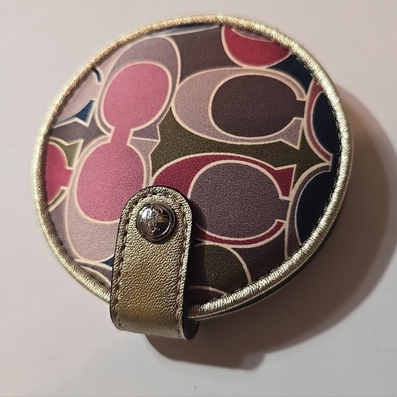 Coach Gallery Scarf Print Sunglass Case + Double Foldable Mirror Set - Picture 3 of 9